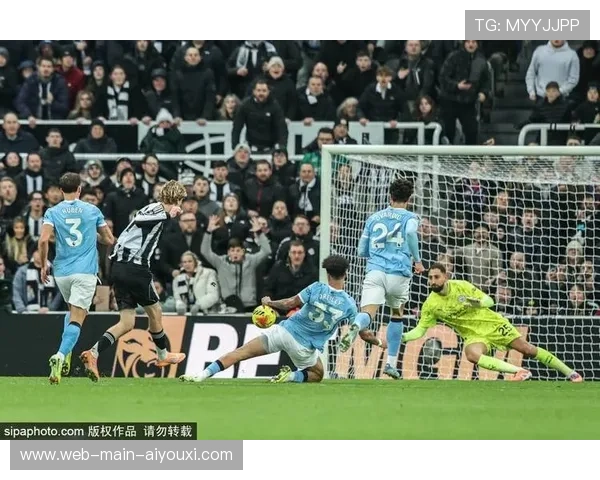 雨战中的坚守,富勒姆门将莱诺高接低挡力保球门不失